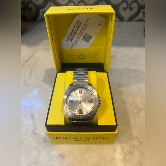 EUC- Invicta Silver & Gold Watch- Men- Original Box Included - Picture 1 of 13